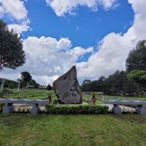 A Pedra Lithophone: Uma Harmonia Eterna no Cemitério